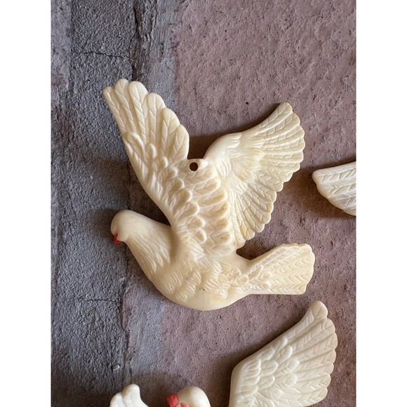 Vintage Lot Of 4 White Dove's Iridescent Plastic Christmas Ornament - Picture 10 of 10